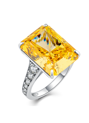 Bicolor corundum ring with pavé set shoulder